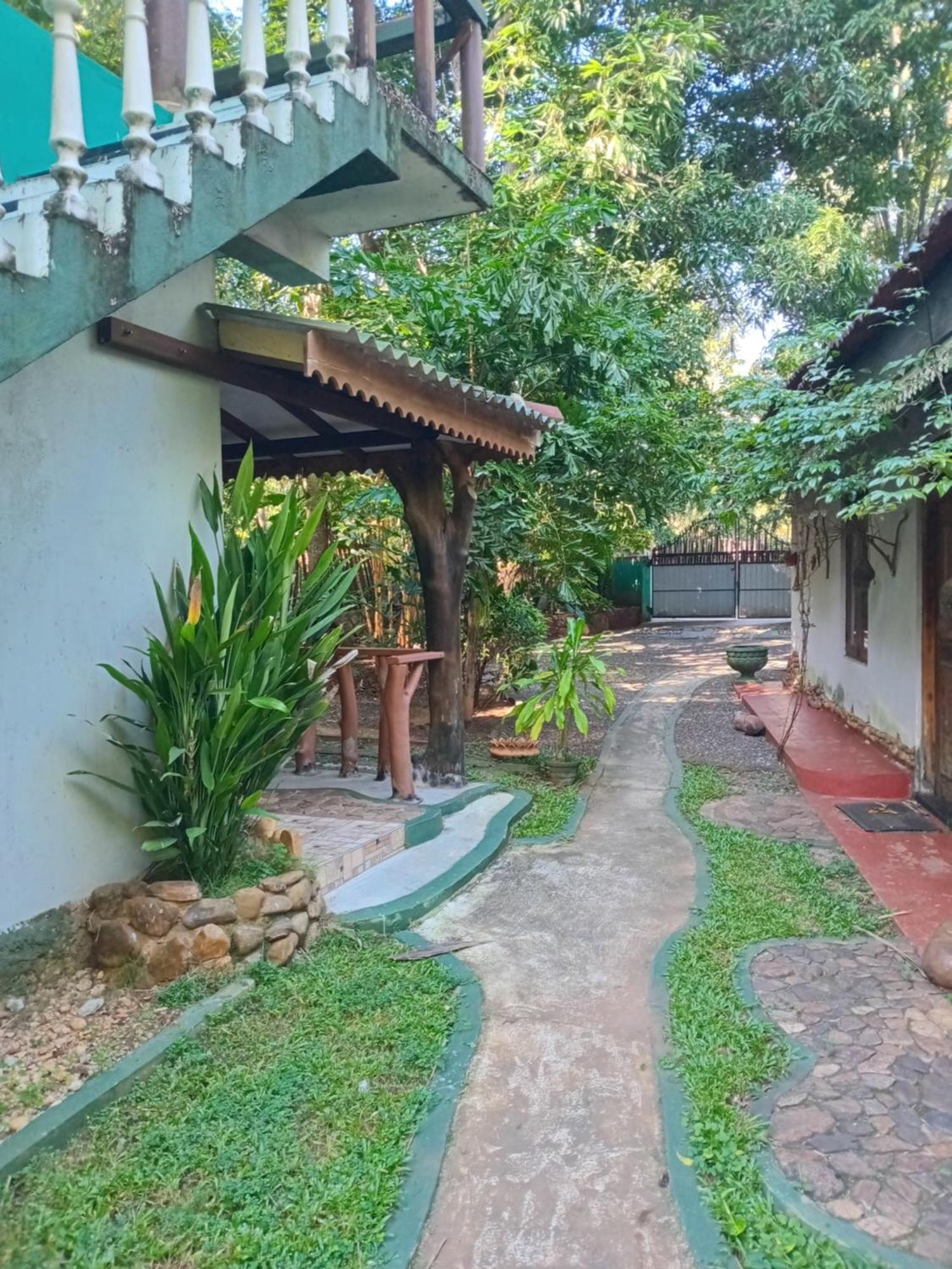Green Park Safari House & Eco Tree House Udawalawe Exterior photo