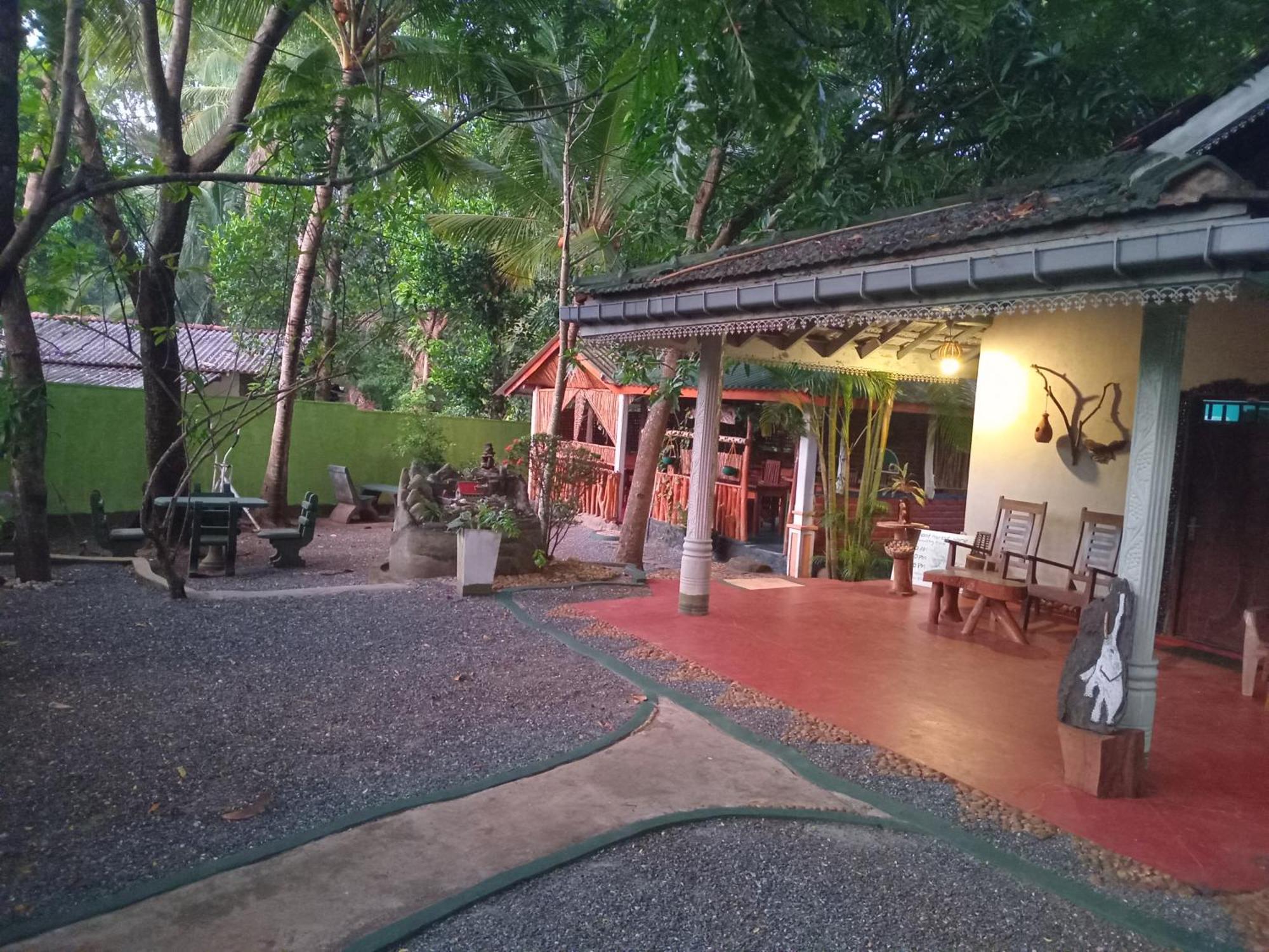 Green Park Safari House & Eco Tree House Udawalawe Exterior photo