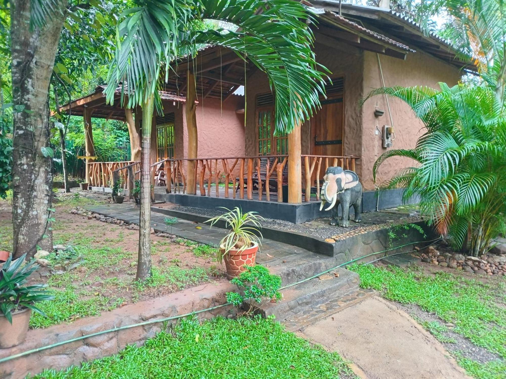 Green Park Safari House & Eco Tree House Udawalawe Exterior photo